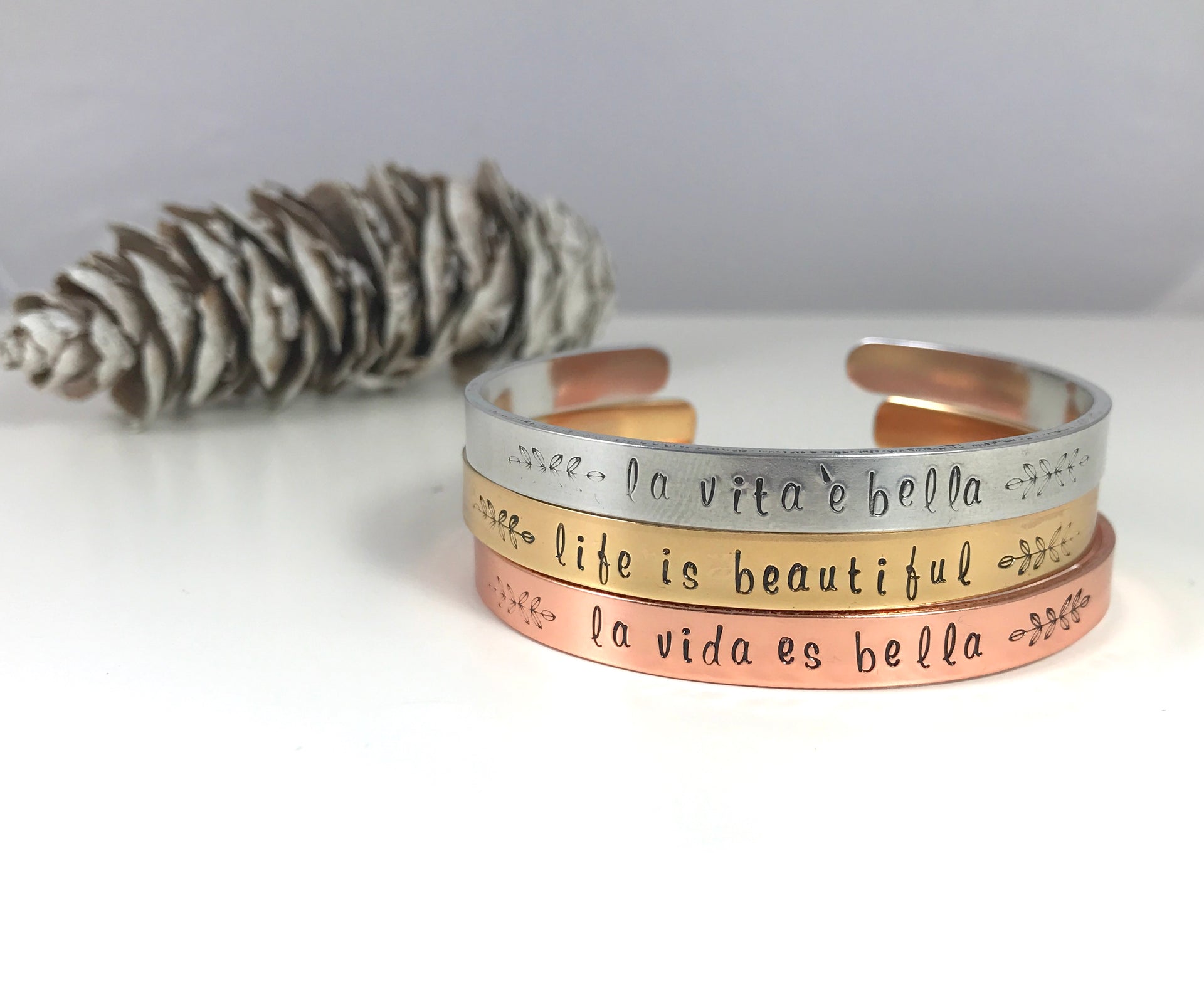 A Vida Continua O Amor Ao Vivo Aprenda a ExpressÃ£o Letterpress Foto de  Stock - Imagem de letras, palavras: 156354242, image size:3009x2509